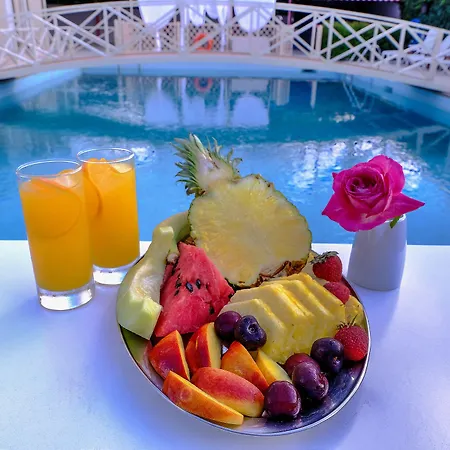 酒店 Taxiarhis 瓦尔索洛米翁