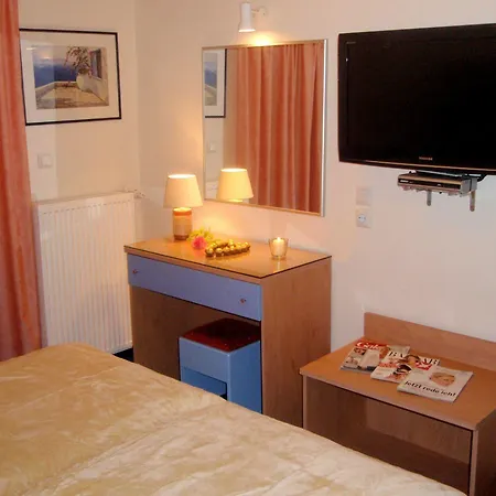 Hotel Taxiarhis 3*