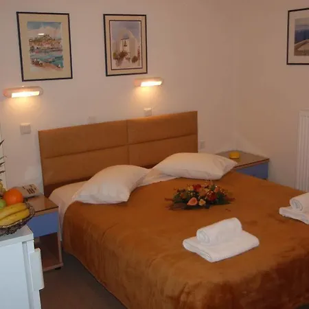 酒店 Taxiarhis 瓦尔索洛米翁