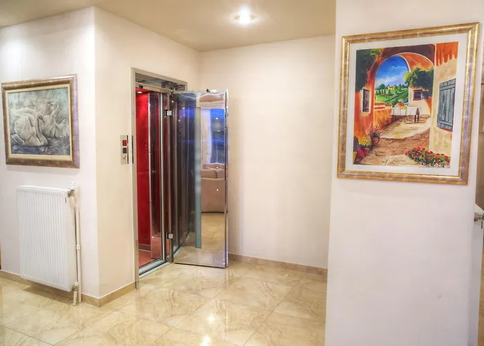 Taxiarhis מלון 3*